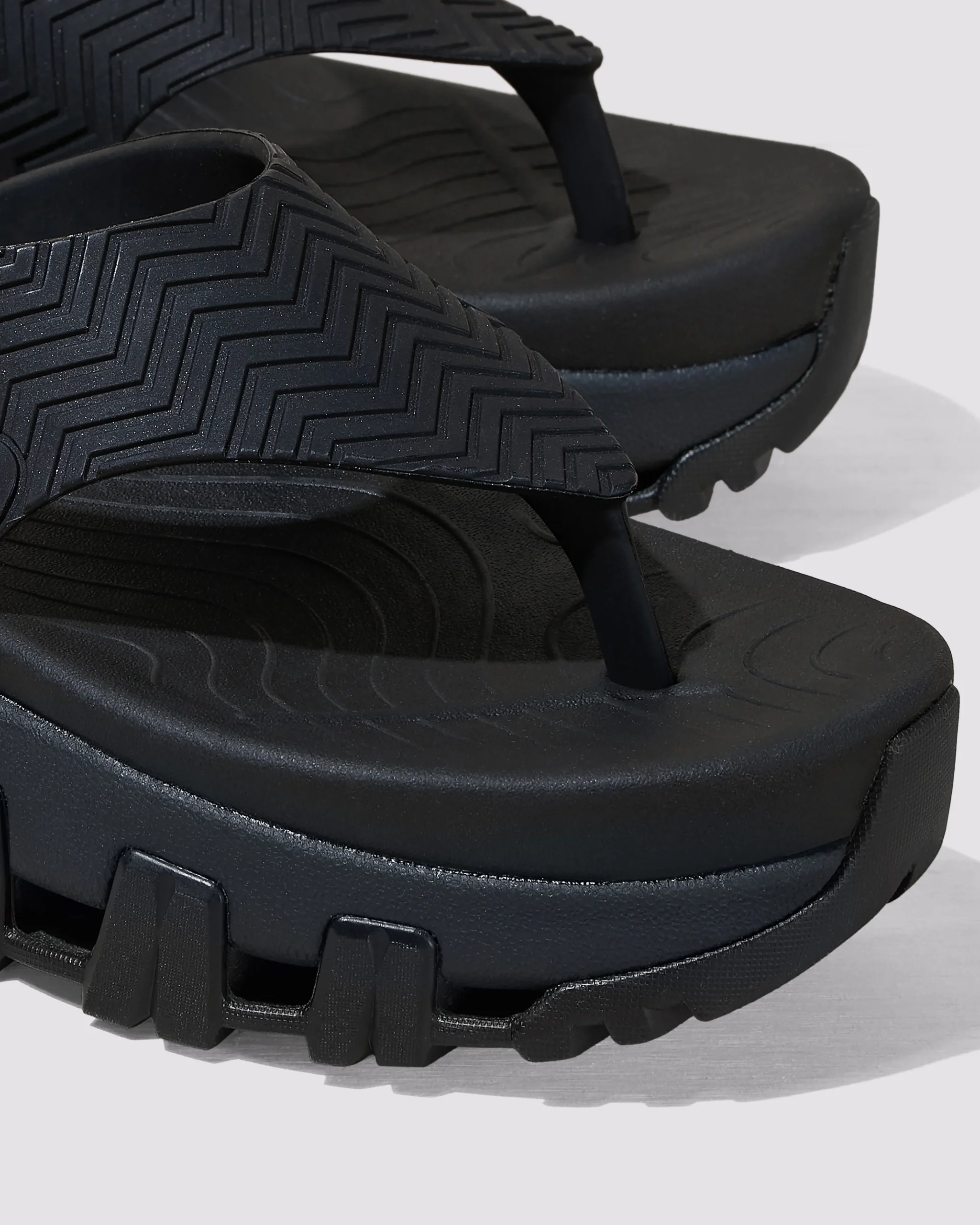 Women P448 Low Tops>Bondi Tux/